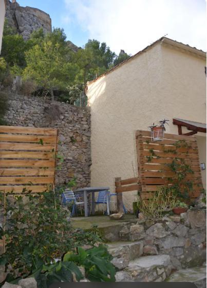 Gite Rue Tranquille Padern エクステリア 写真