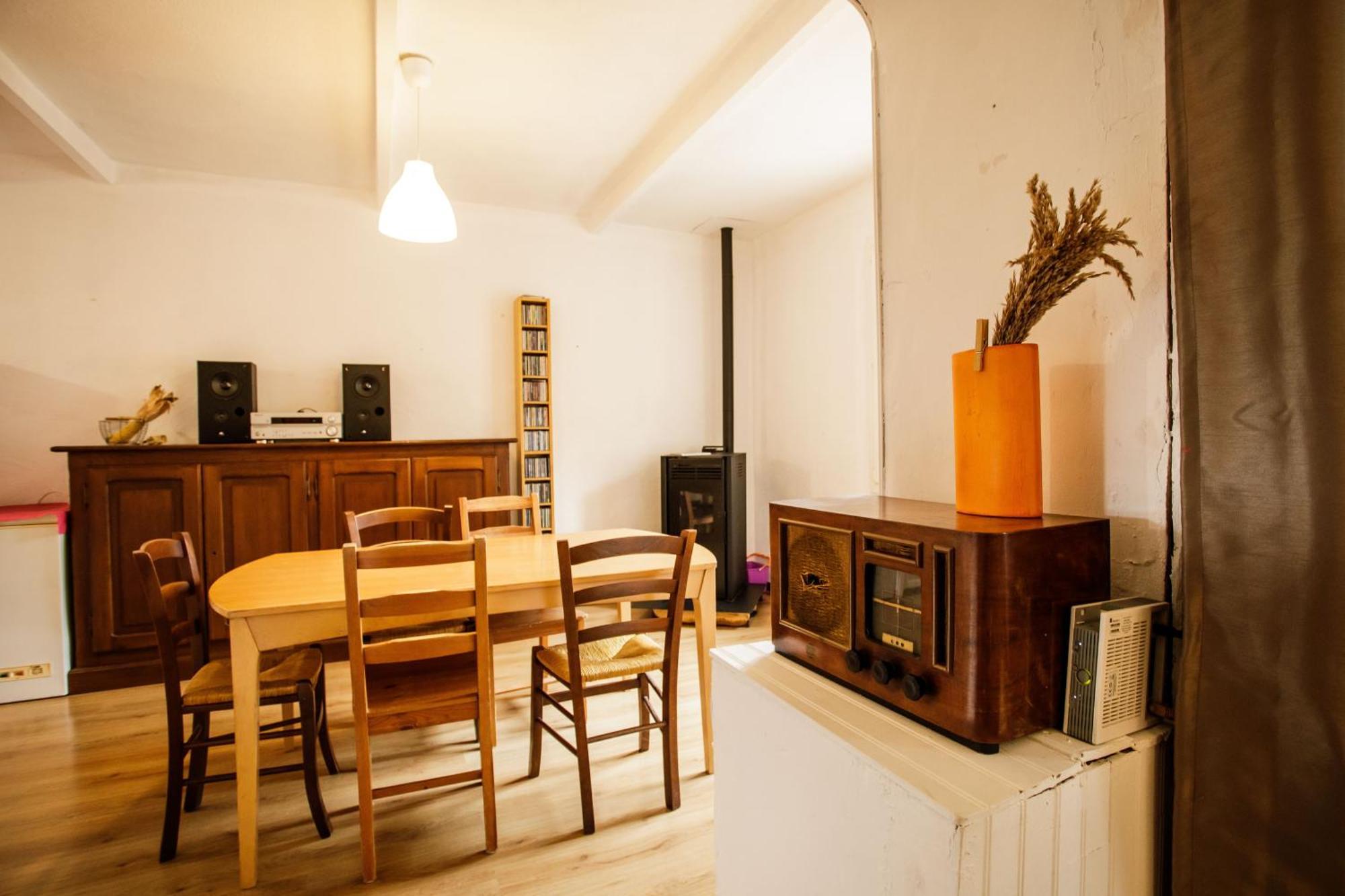 Gite Rue Tranquille Padern エクステリア 写真