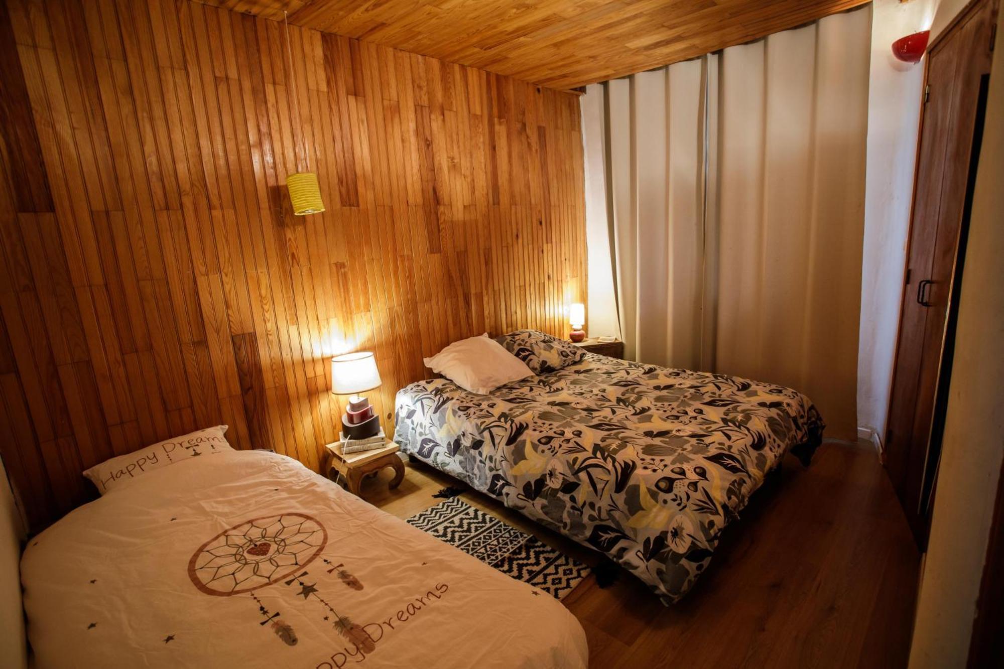 Gite Rue Tranquille Padern エクステリア 写真